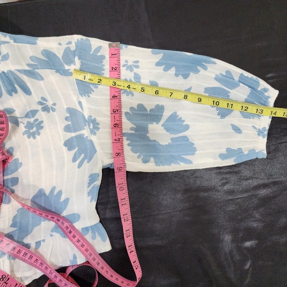 American Eagle Blue Floral V Neck Tie Front Crop Top Size M - Picture 5 of 6